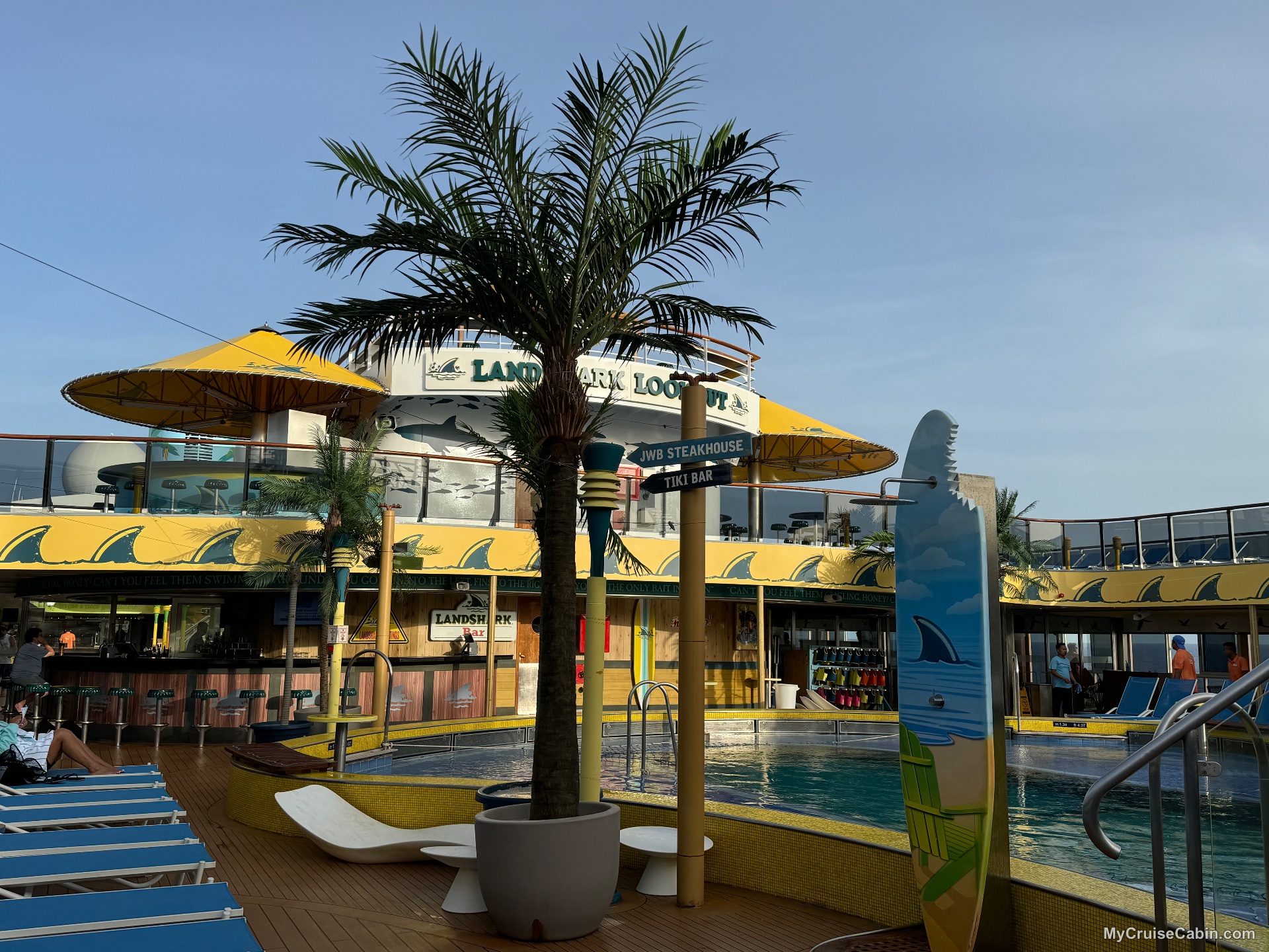 Islander Pool deck - Pool