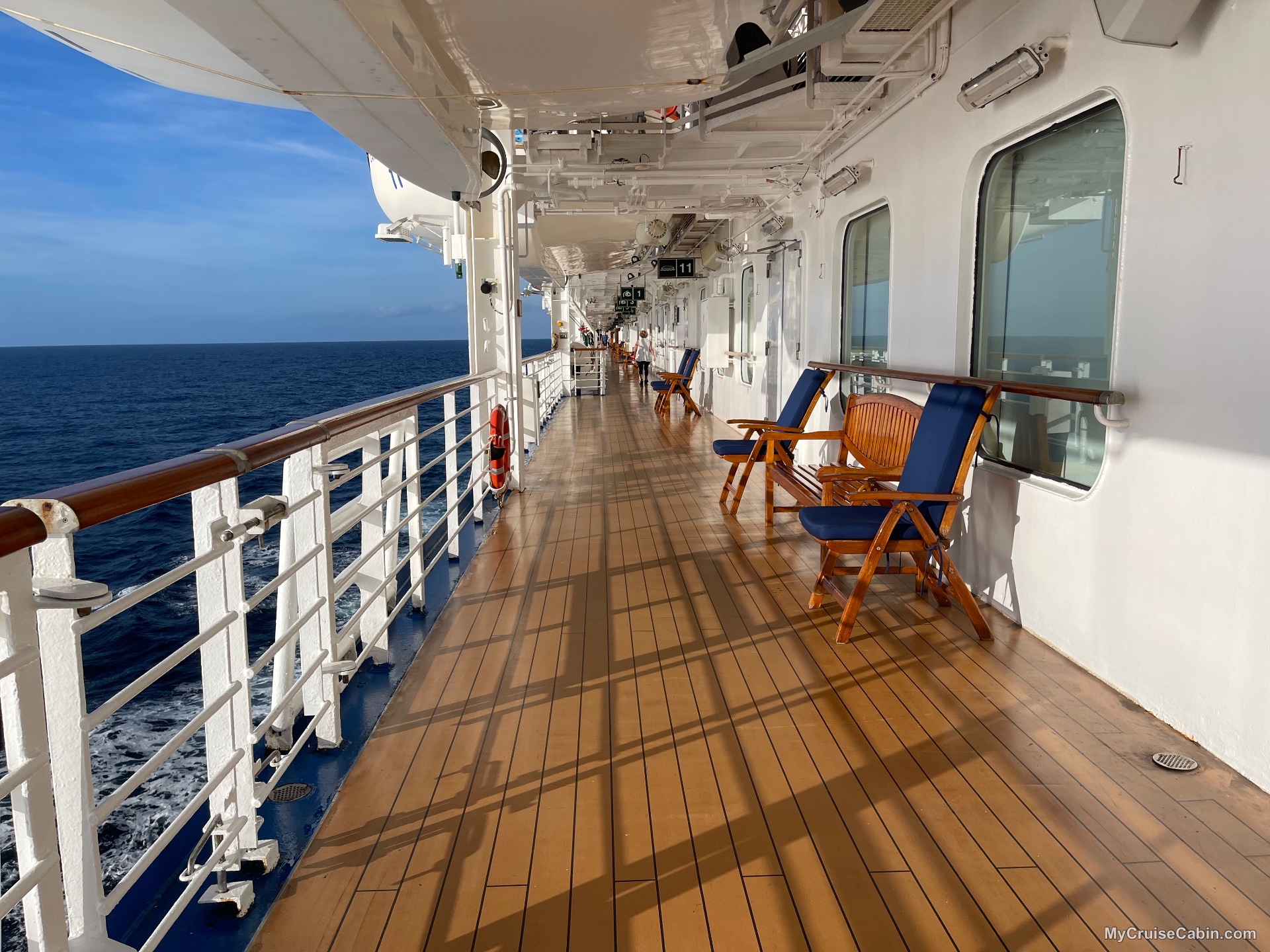 Caribbean Princess Promenade deck - Recreation