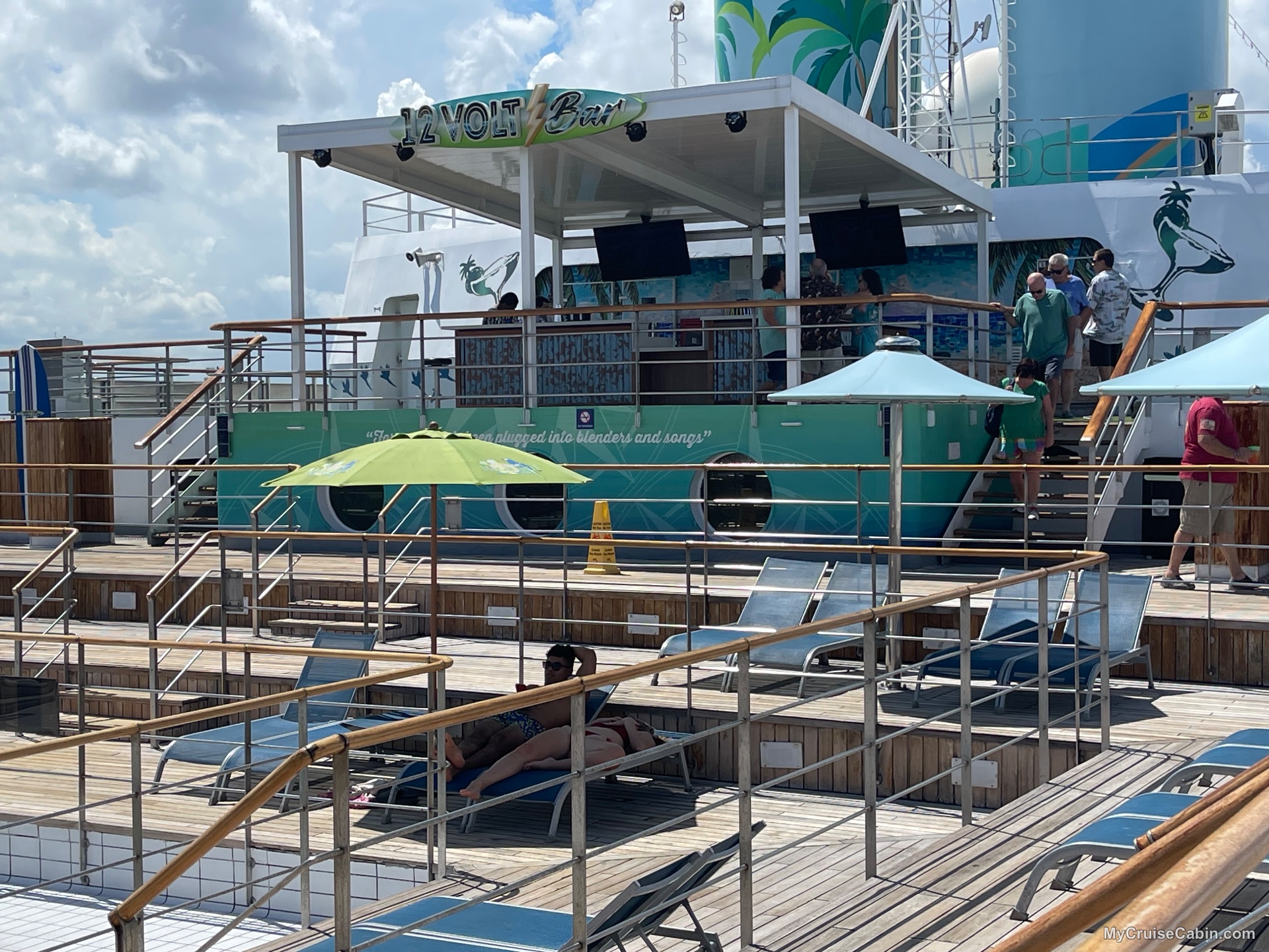 12 volt bar on pool deck