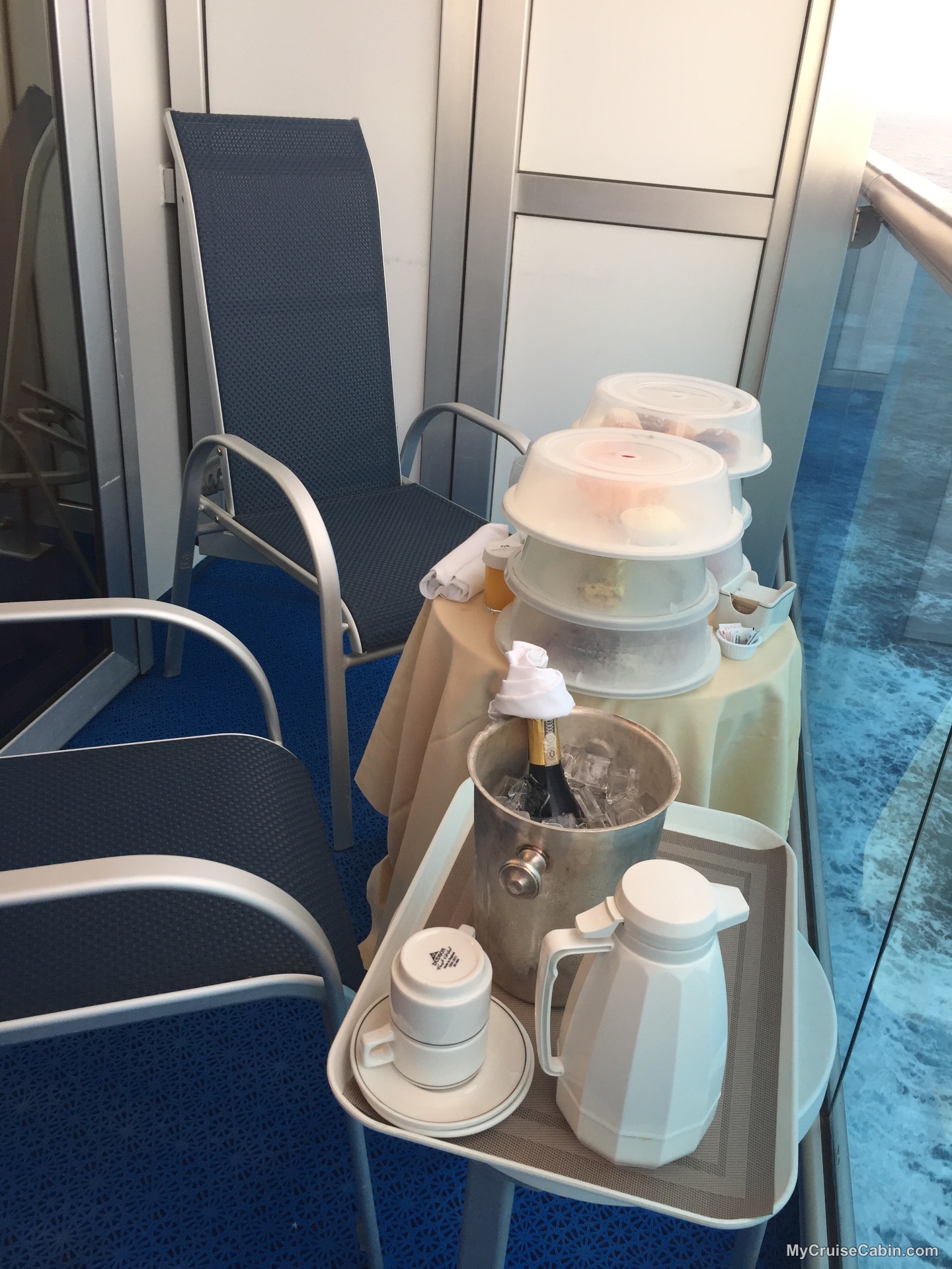 Emerald Princess Cabin L210 - Balcony