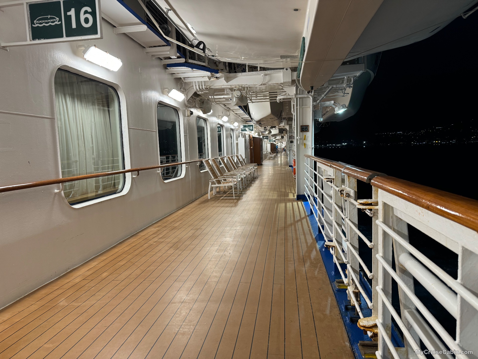 Emerald Princess Promenade Deck - Recreation