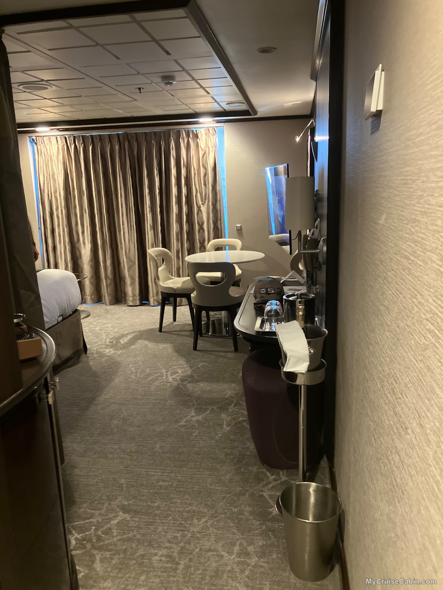 Cabin 8672 on Norwegian Star