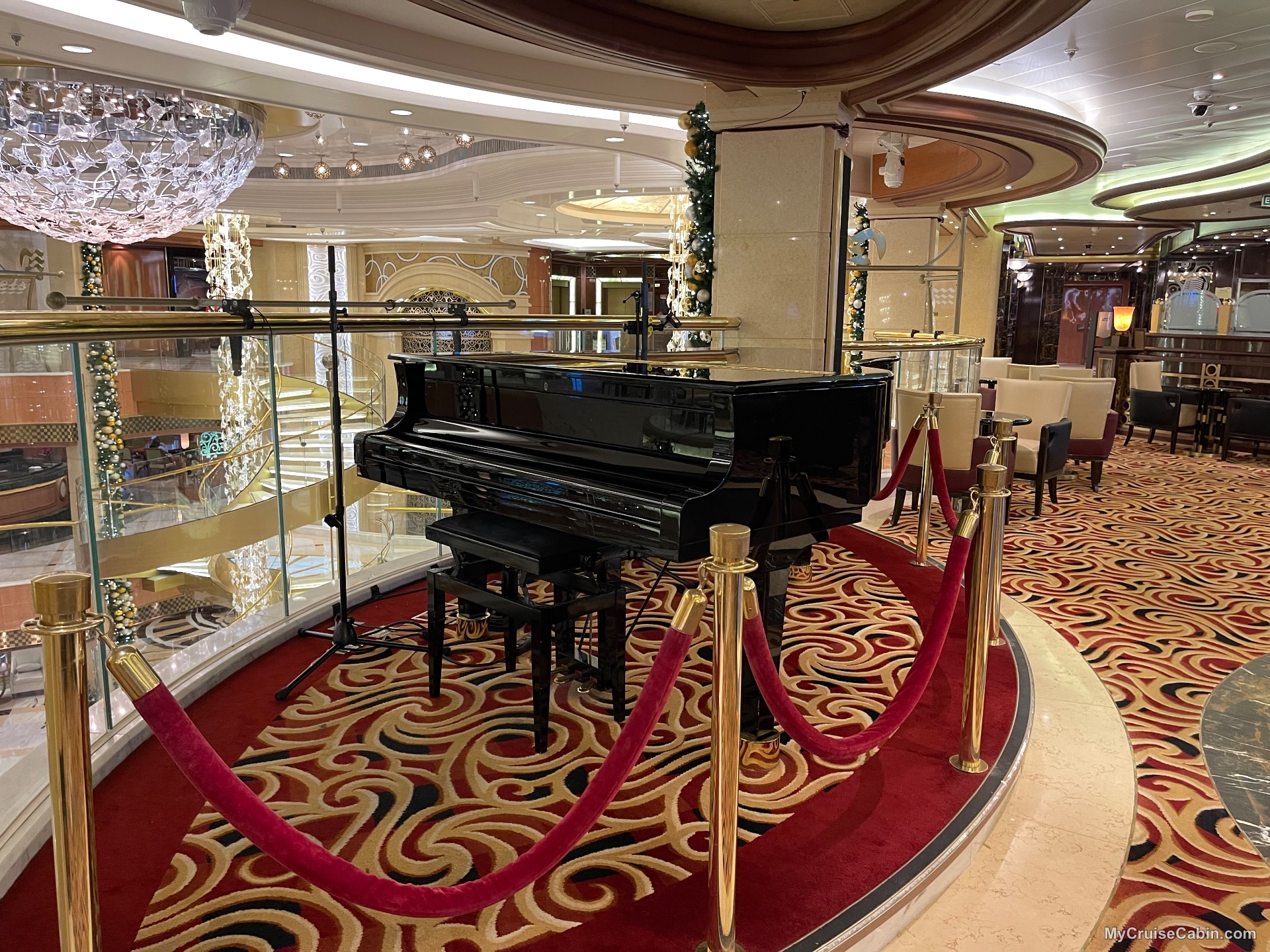 Regal Princess Crooners piano - Bar