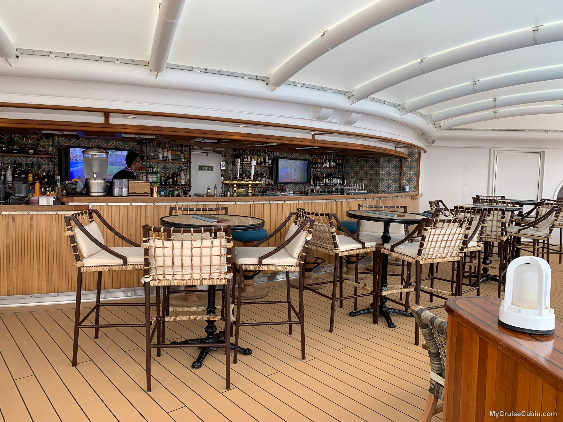 Aft bar