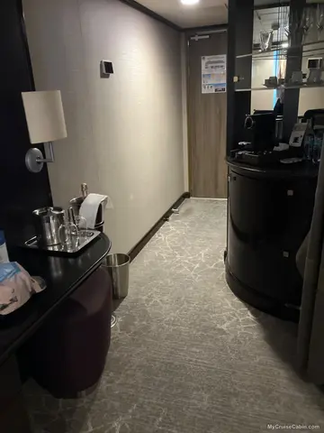 Cabin 8672 on Norwegian Star