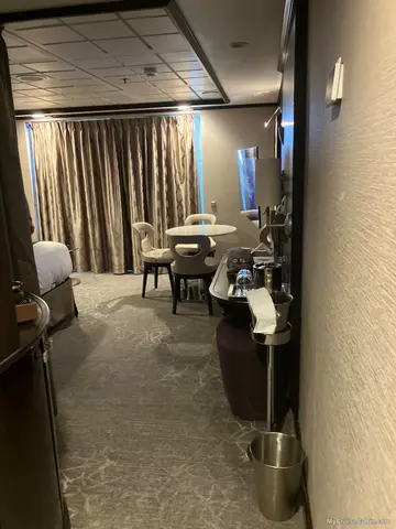 Cabin 8672 on Norwegian Star