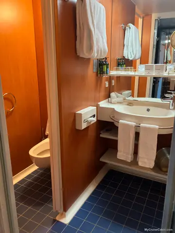 Cabin 8672 on Norwegian Star