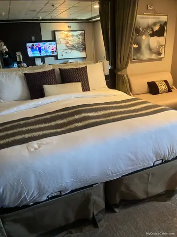 Cabin 8672 on Norwegian Star