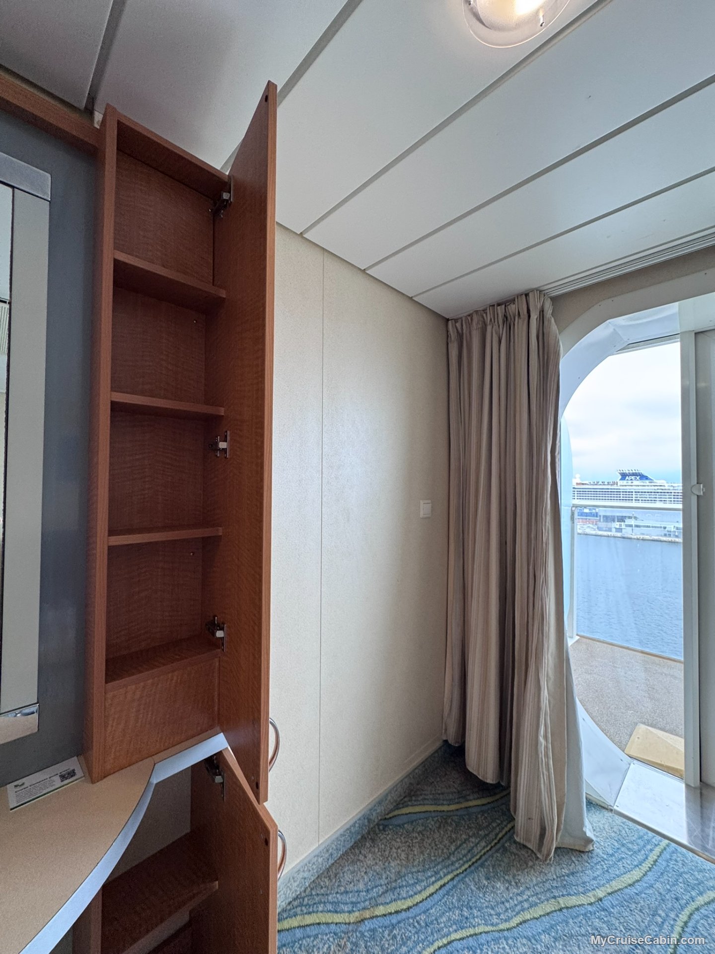 Cabin 12166 on Oasis of the Seas