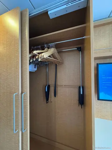 Cabin 12166 on Oasis of the Seas