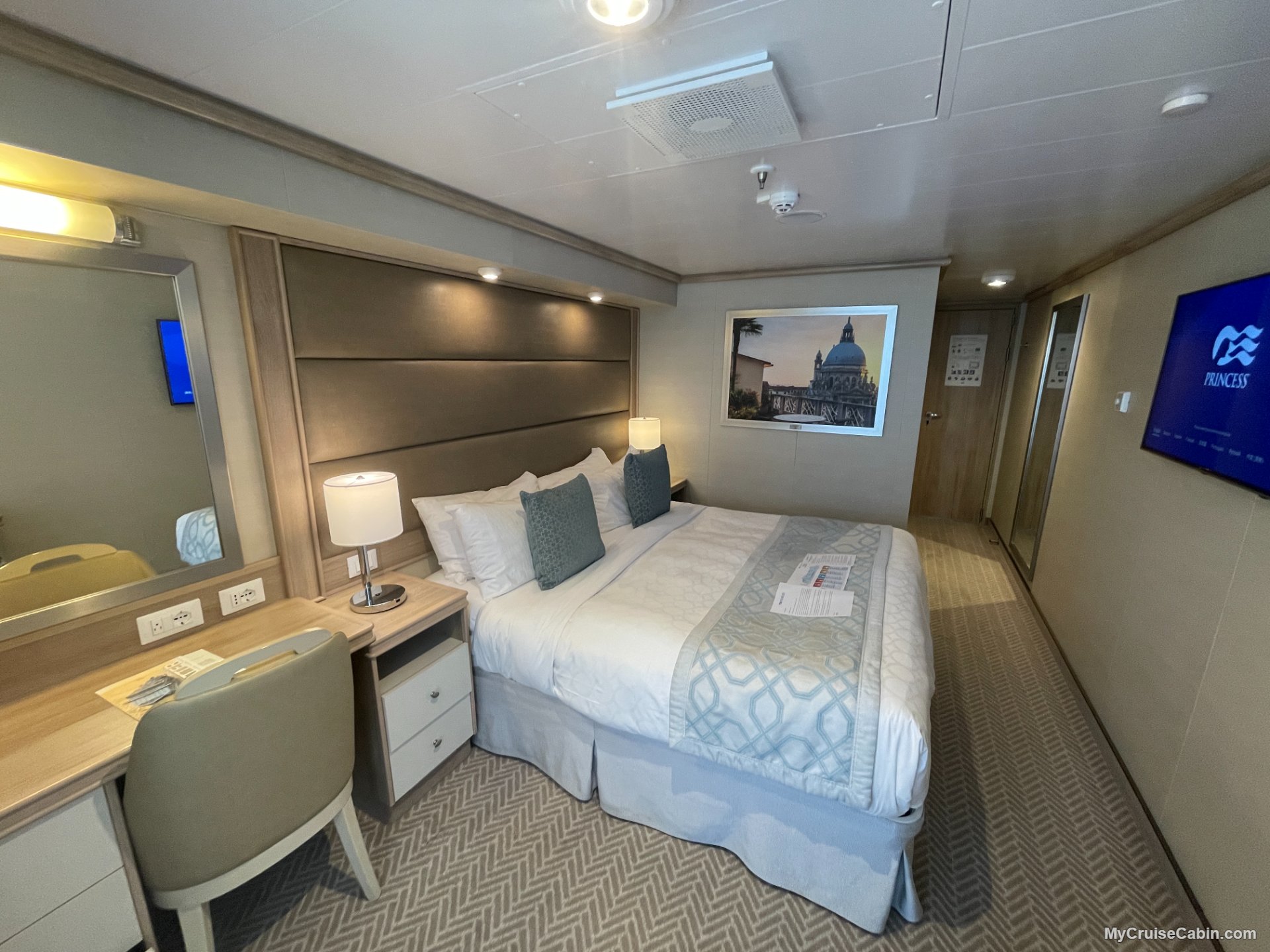 Cabin S222 on Sky Princess