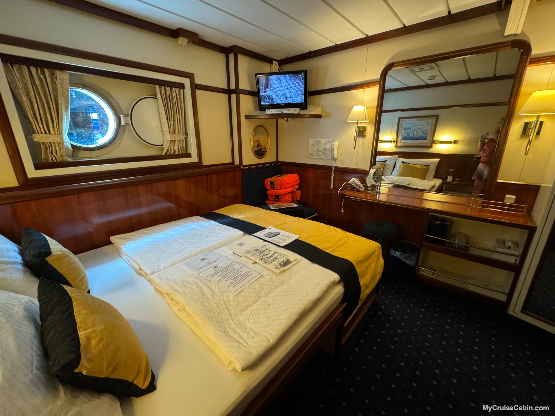 Cabin 116 on Star Flyer