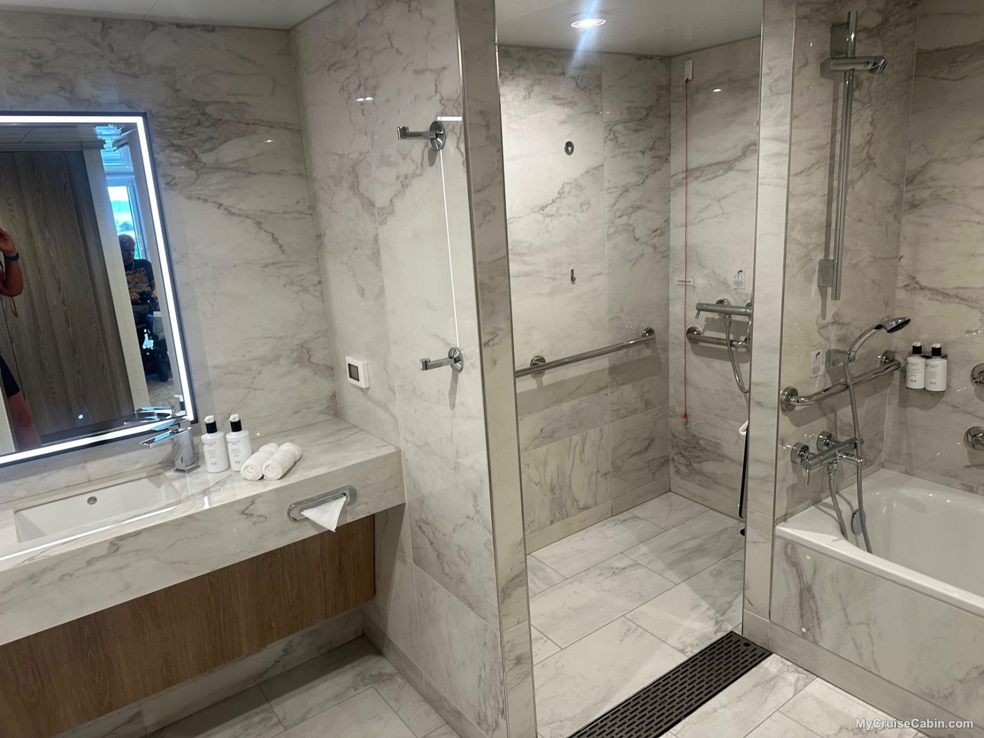 Cabin PR726 on Island Princess