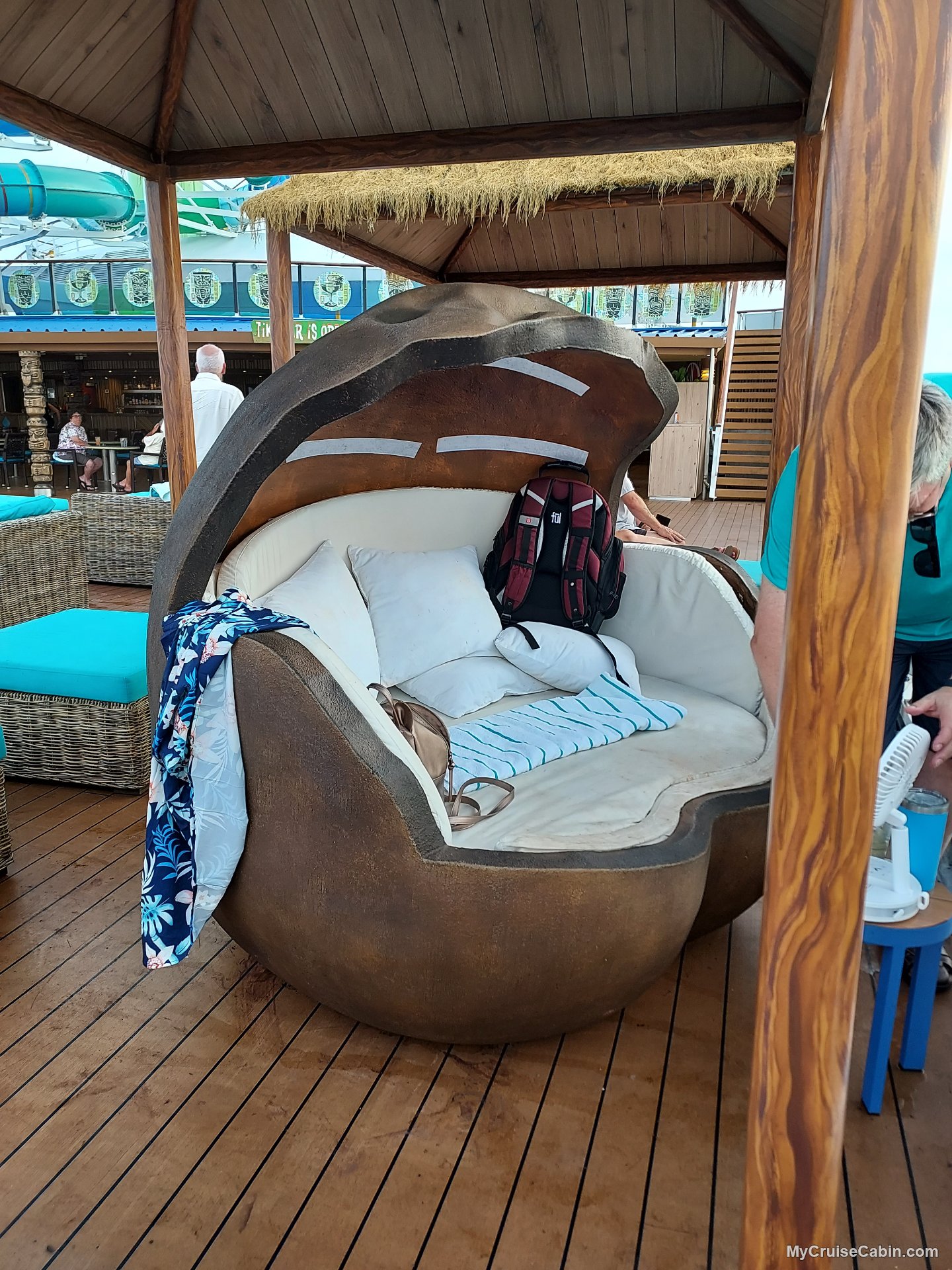 Islander adult seating in a coconut - Pool