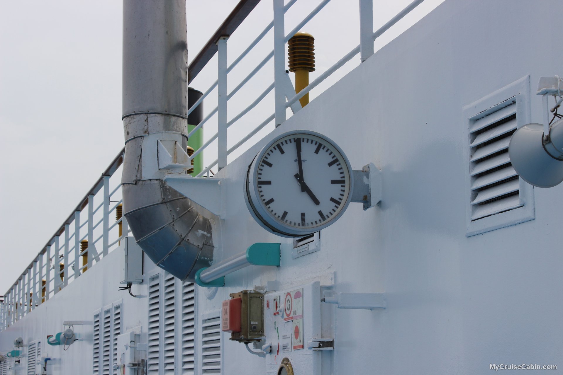 All the clocks around the ship were at 5 o'clock