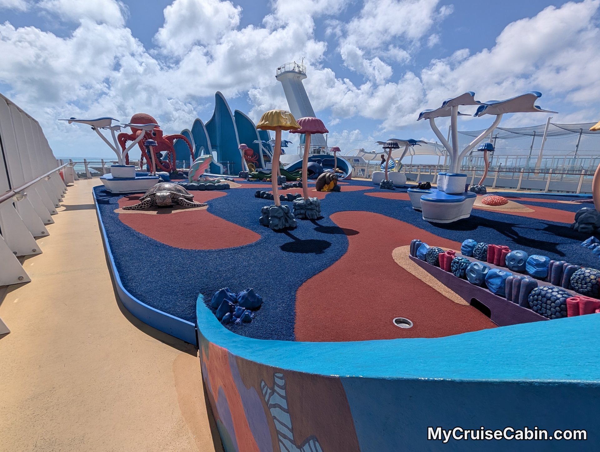 Wonder of the Seas mini golf - Recreation