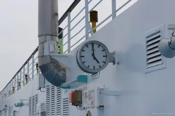 All the clocks around the ship were at 5 o'clock