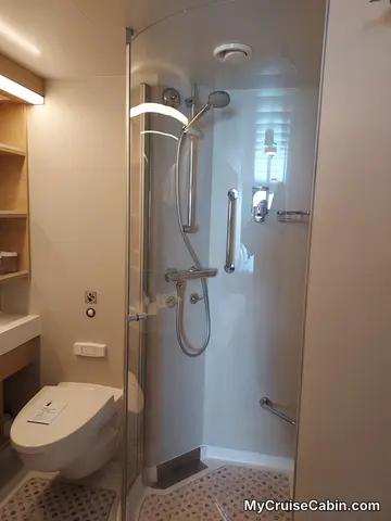 Cabin 8166 on Wonder of the Seas