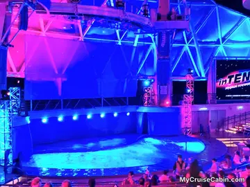 InTENse water show