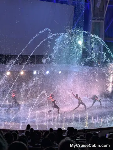 InTENse water show