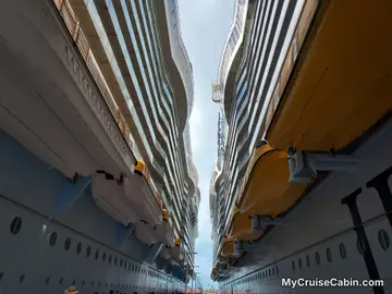 2 Royal ships next to each other at Cocoa Cay