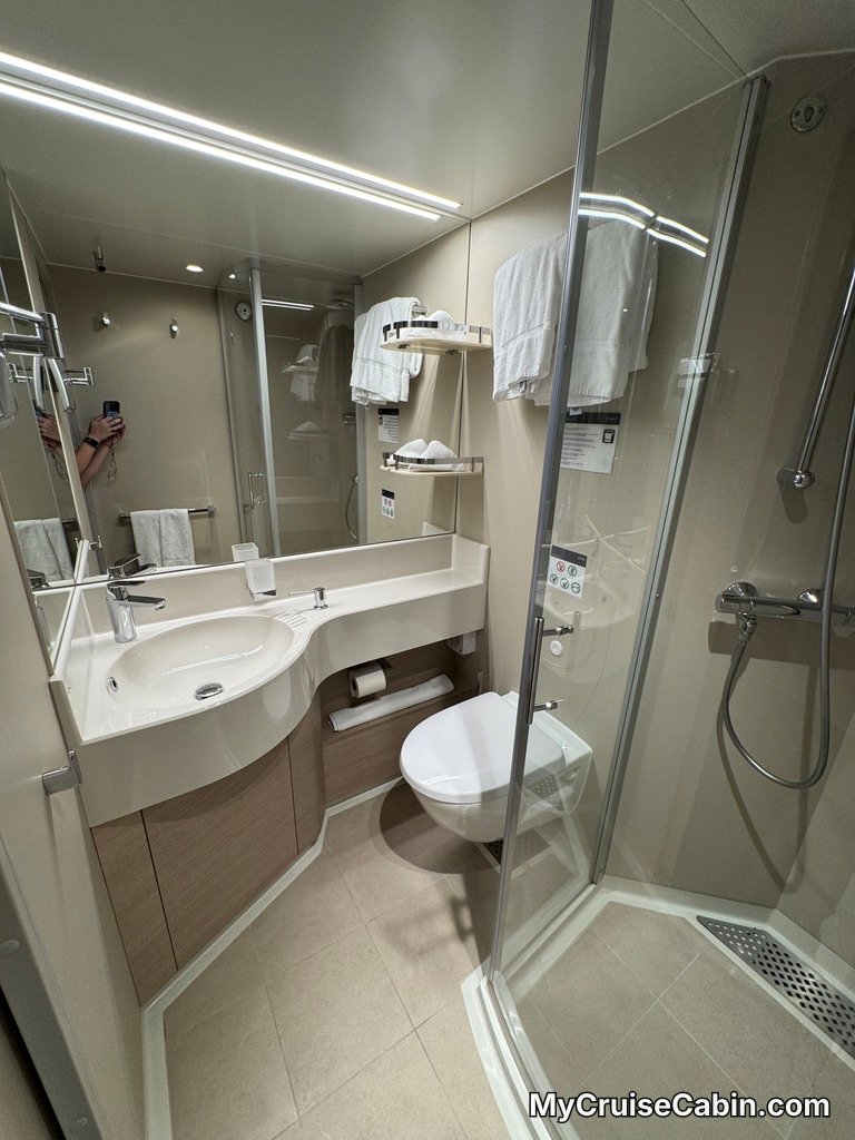 Cabin 15243 on MSC World America