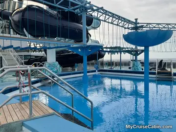 Kid's pool and recreation area