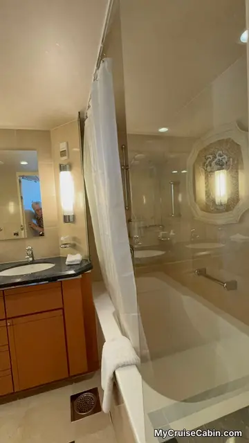 Cabin 1548 on Mariner of the Seas