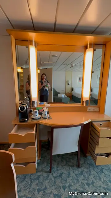 Cabin 1608 on Mariner of the Seas