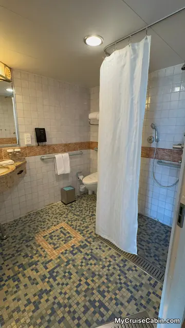 Cabin 1608 on Mariner of the Seas