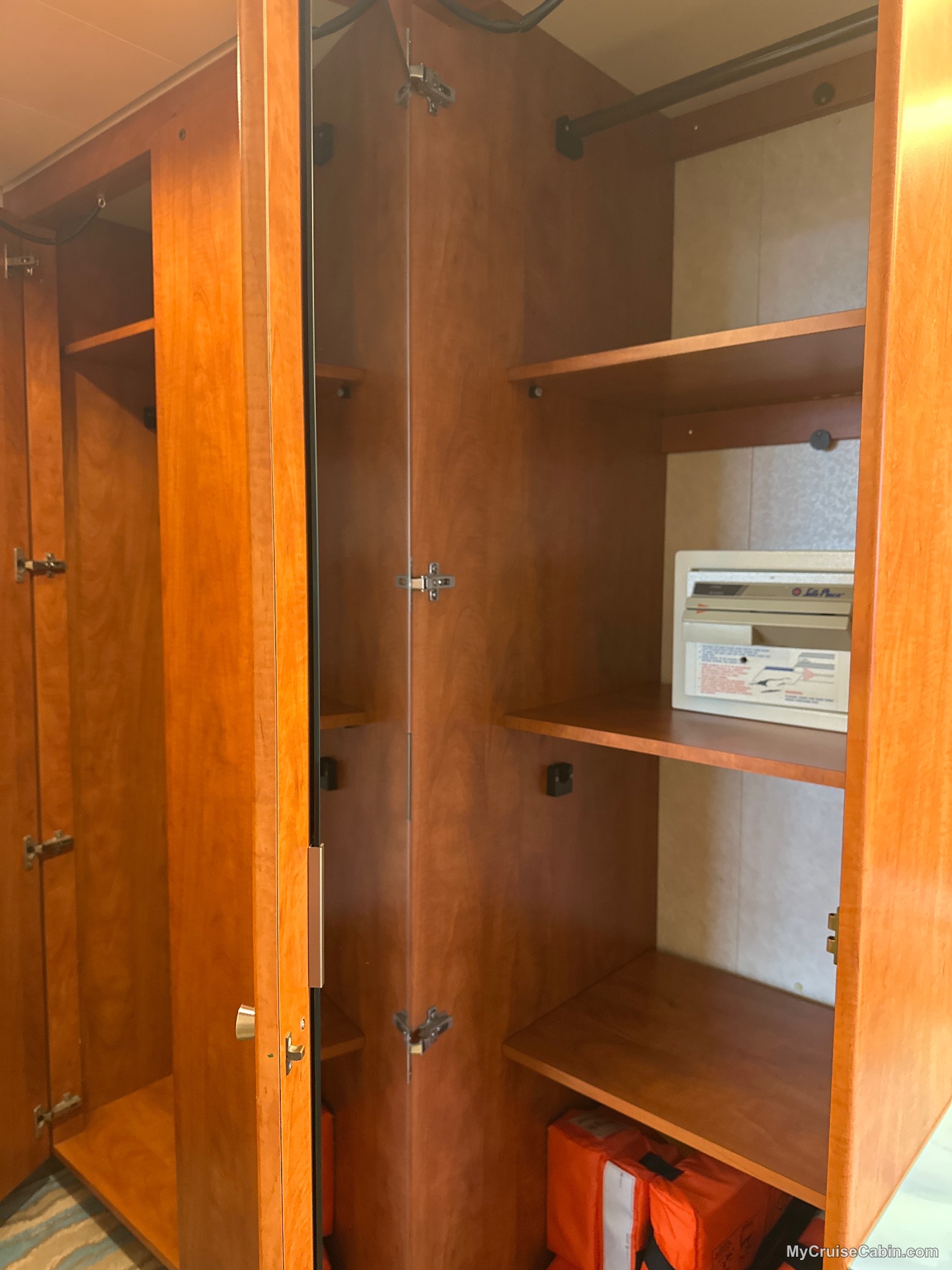 Cabin 6196 on Islander