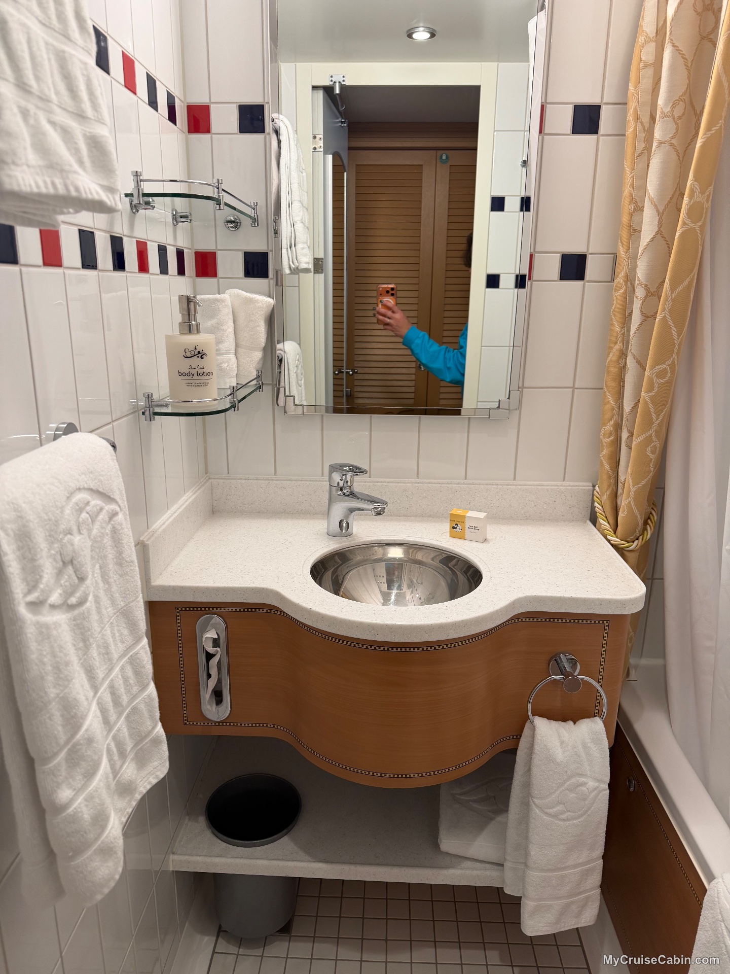 Cabin 7042 on Disney Dream