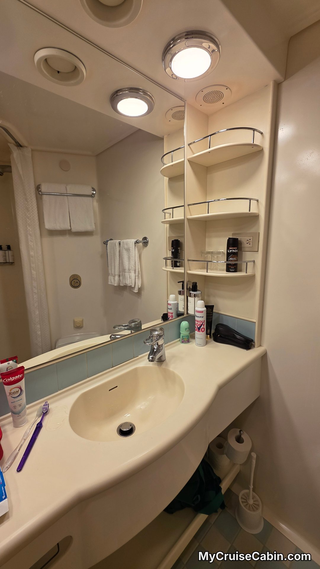 Cabin 11231 on Carnival Adventure