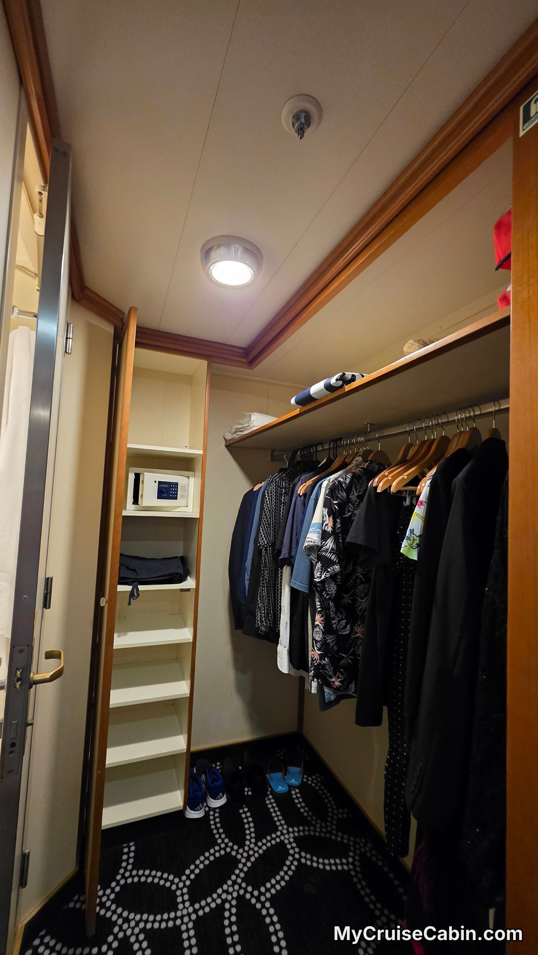 Cabin 11231 on Carnival Adventure